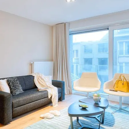 Charming 1-br Retreat With Coastal View