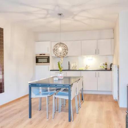 Charming 1-br Retreat With Coastal View Lägenhet