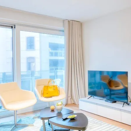 Charming 1-br Retreat With Coastal View