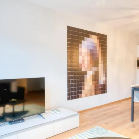 Charming 1-br Retreat With Coastal View 아파트