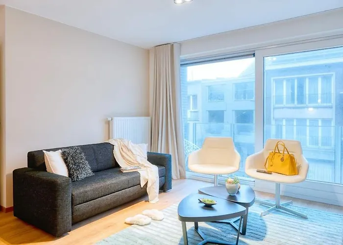 Charming 1-br Retreat With Coastal View