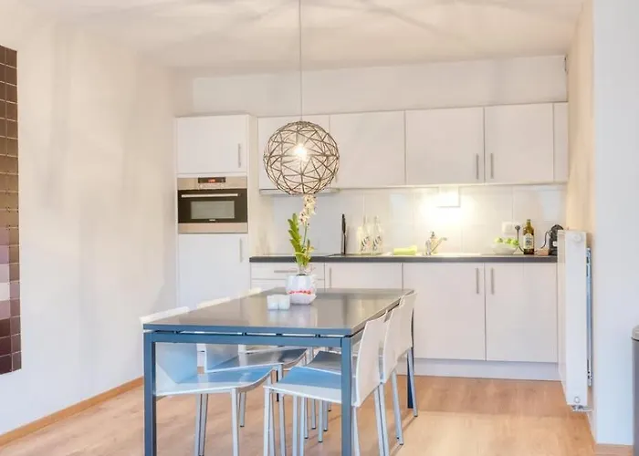 Charming 1-br Retreat With Coastal View Apartment