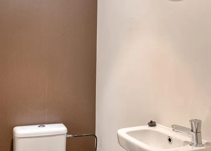 Apartment Charming 1-br Retreat With Coastal View