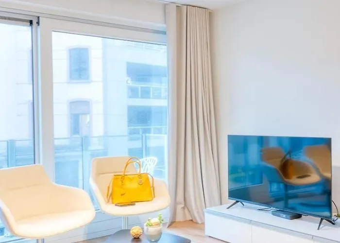 Charming 1-br Retreat With Coastal View